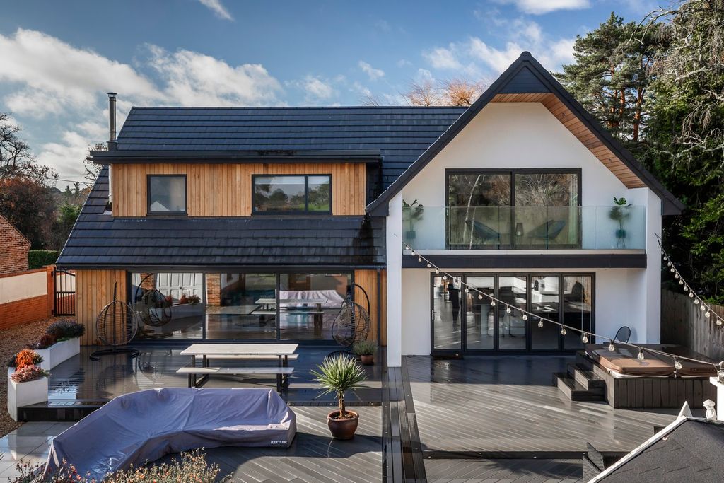 Property photo 3 of 24