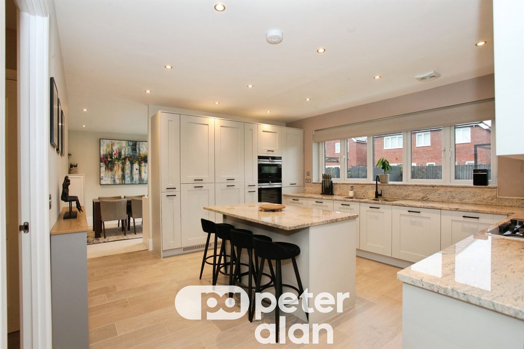 Property photo 2 of 34