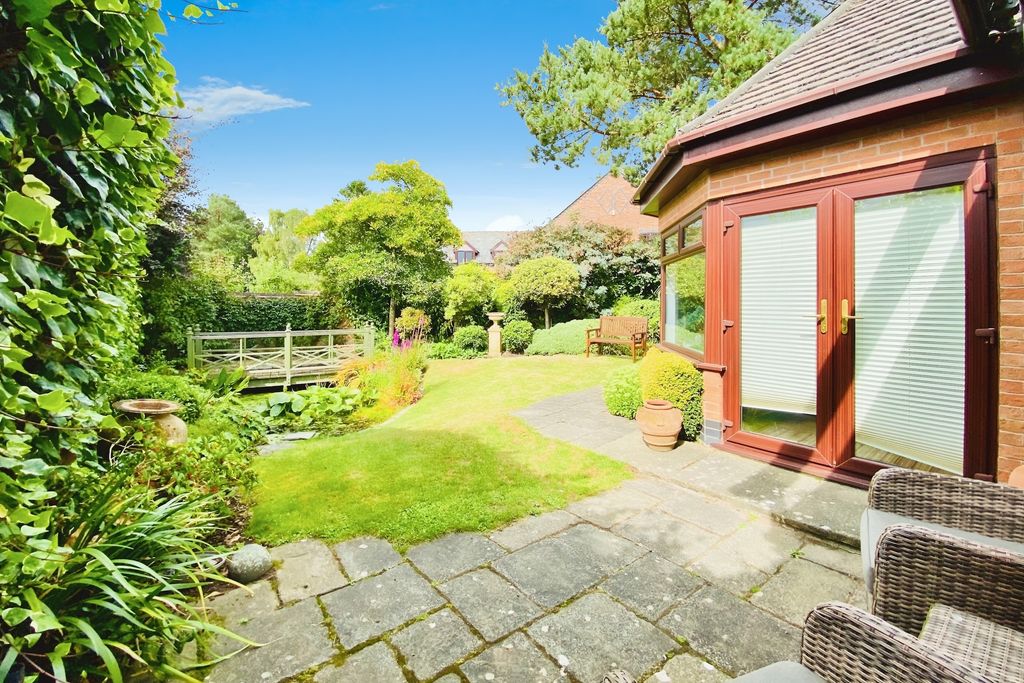 Property photo 2 of 32