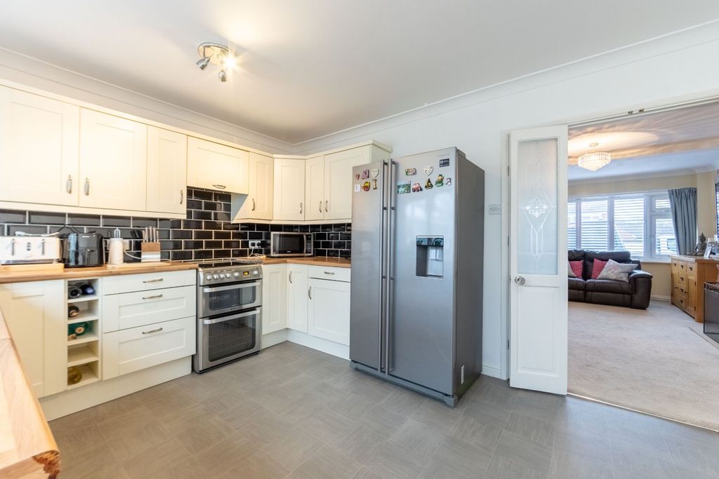 Property photo 3 of 12 Picture 3