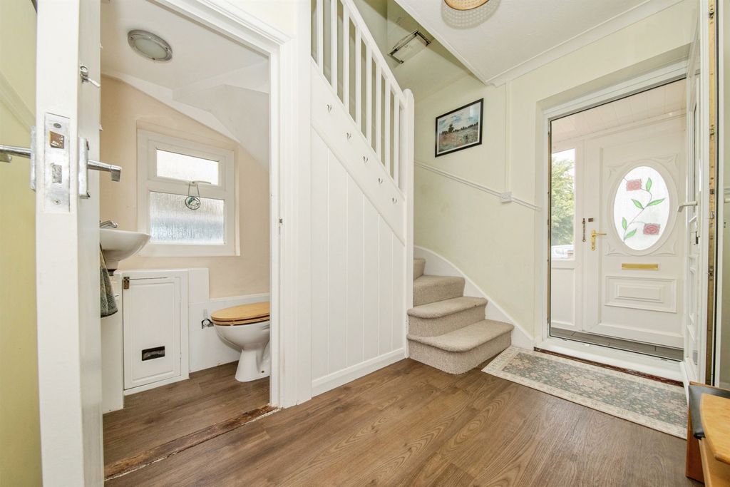 Property photo 3 of 27