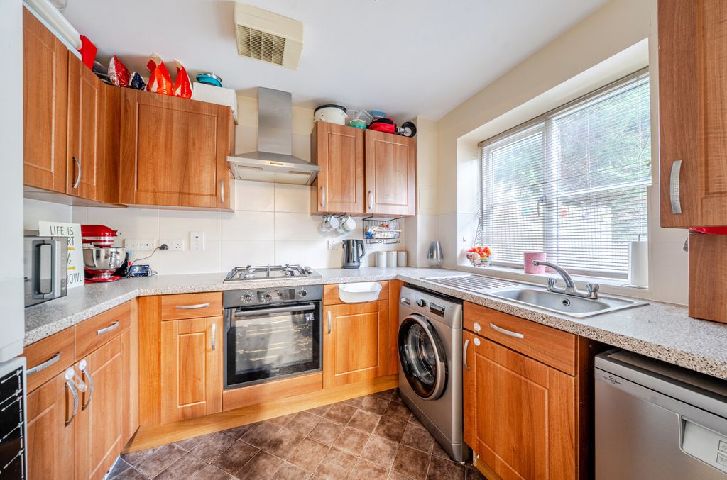 Property photo 3 of 11 1376608-1-690c78B...