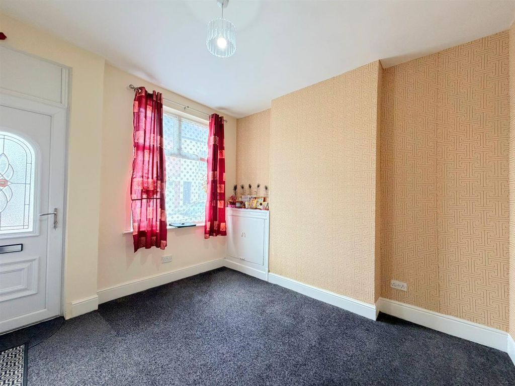 Property photo 2 of 14 Sitting Room