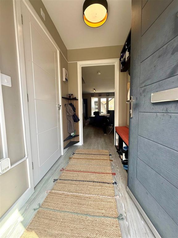 Property photo 3 of 16 Hallway.Jpg