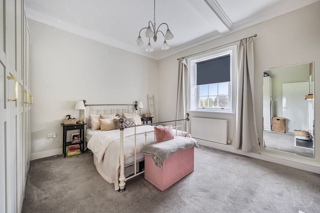 Property photo 3 of 21 Bedroom (1)