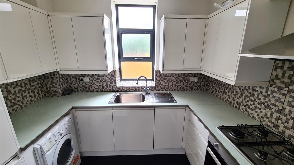 Property photo 3 of 22 Kitchen