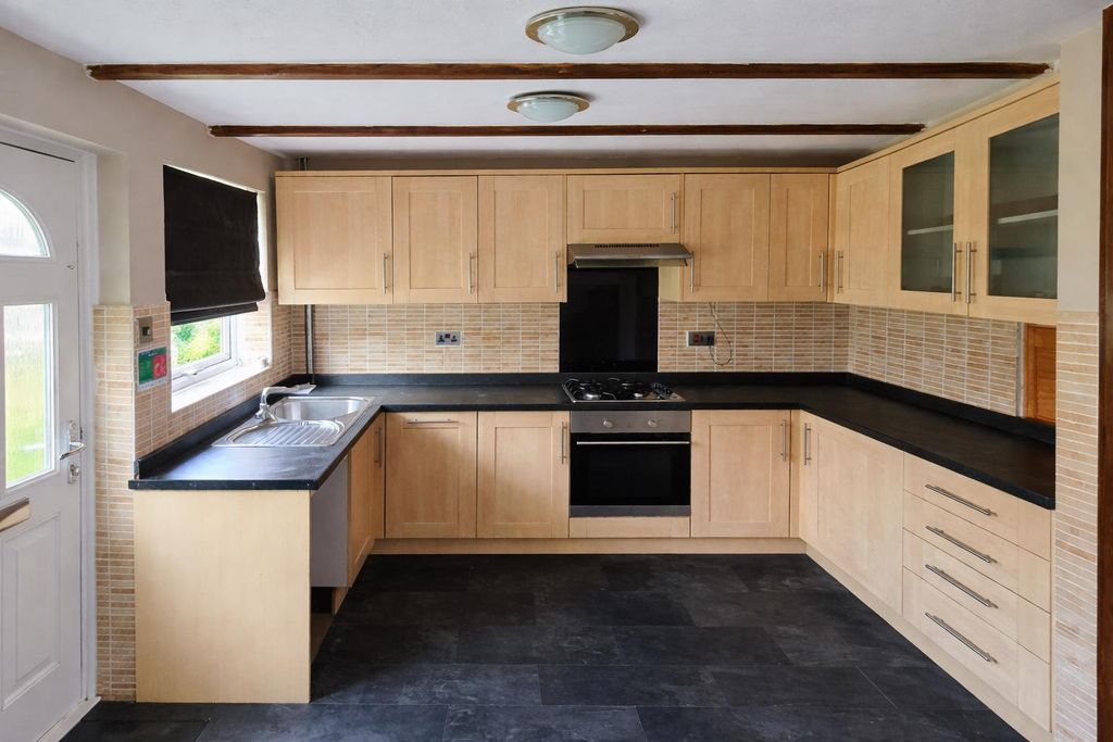 Property photo 3 of 13 Kitchen.Png