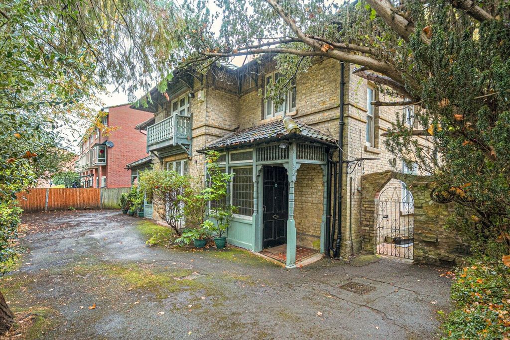 Property photo 2 of 9 Picture No. 24