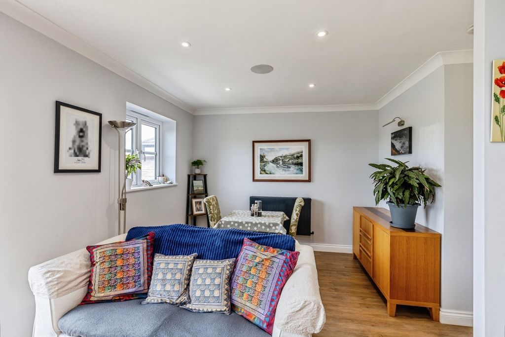 Property photo 3 of 17 Pbox-Img.Jpg