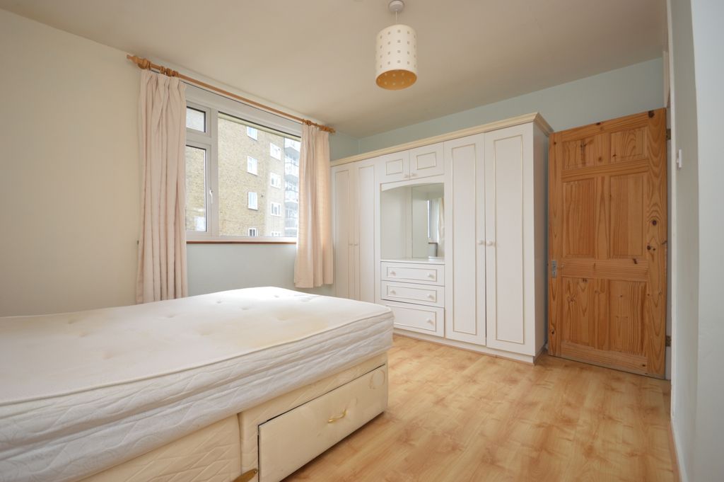 Property photo 2 of 12 Bedroom 1 (2)