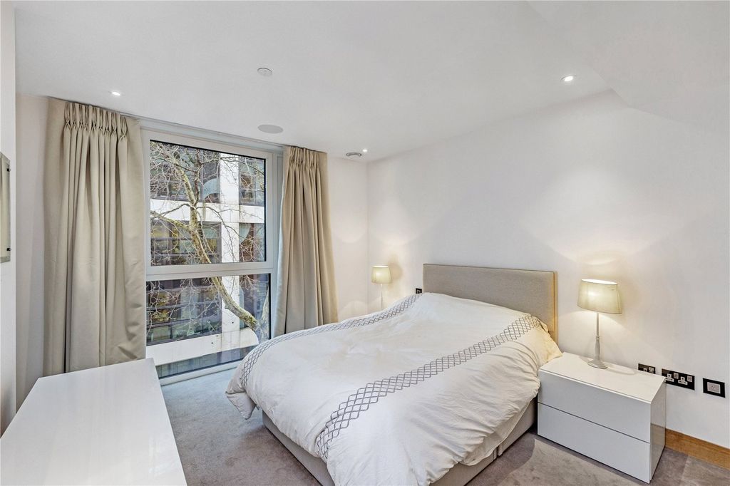 Property photo 3 of 13 Bedroom