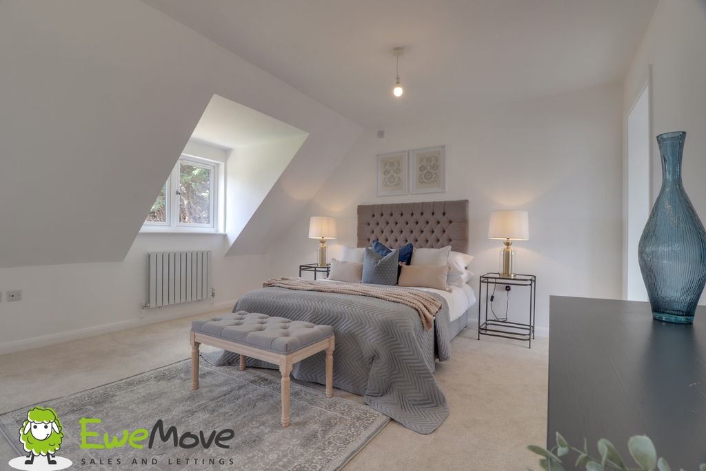 Property photo 3 of 34 Master Bedroom At Station Road By Ben Brind Ewemov