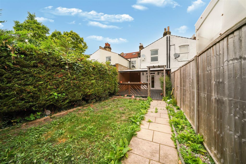 Property photo 3 of 18 48 Pitcairn Road - UK2Tccdxxuecyqbnns0J.Jpg