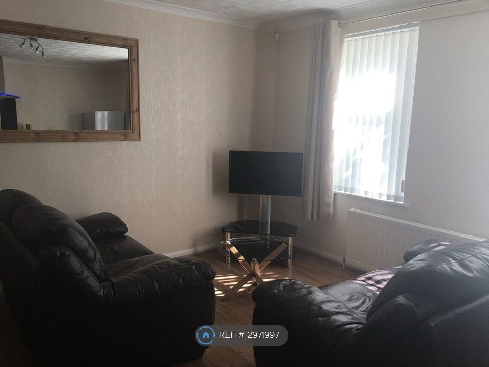 Property photo 1 of 9 Living Room