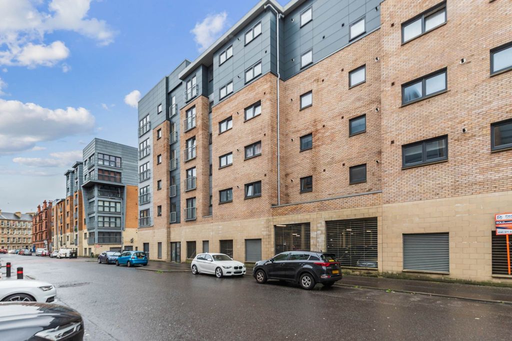 Property photo 2 of 18