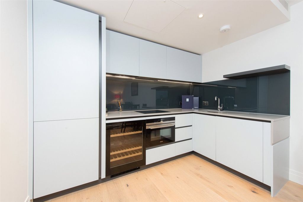 Property photo 3 of 11 Kitchen