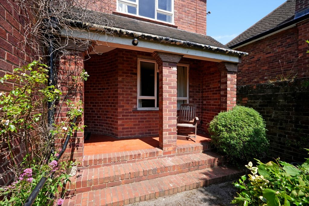 Property photo 2 of 29 Entrance