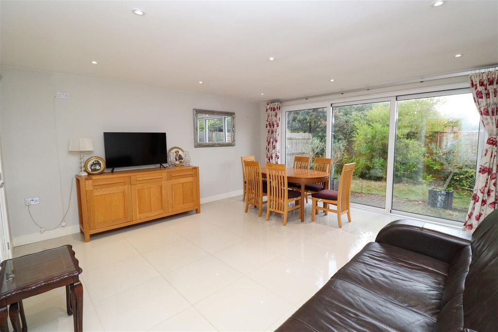 Property photo 3 of 15 Lounge/Dining Room