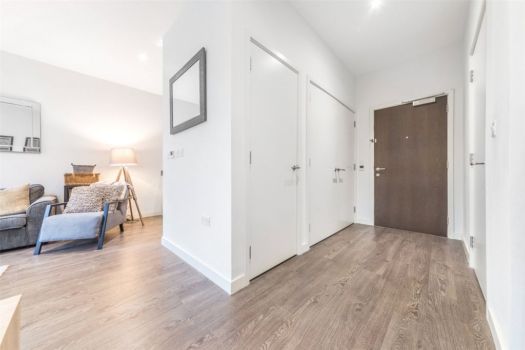 Property photo 2 of 9 Picture No. 12