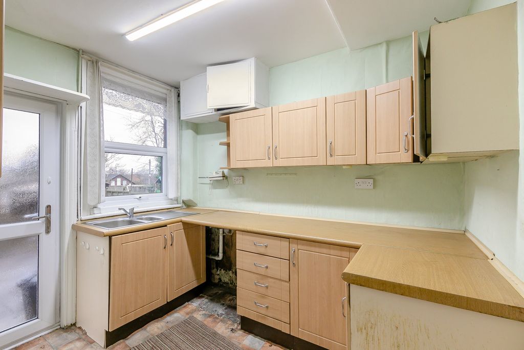 Property photo 3 of 32