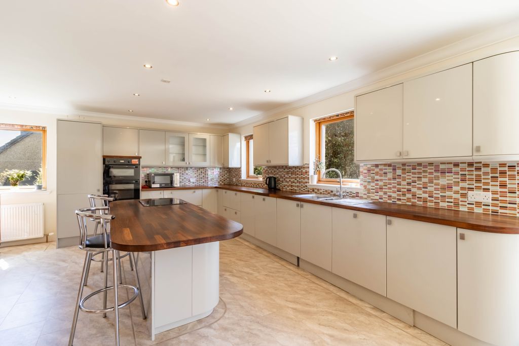 Property photo 3 of 47 Kitchen