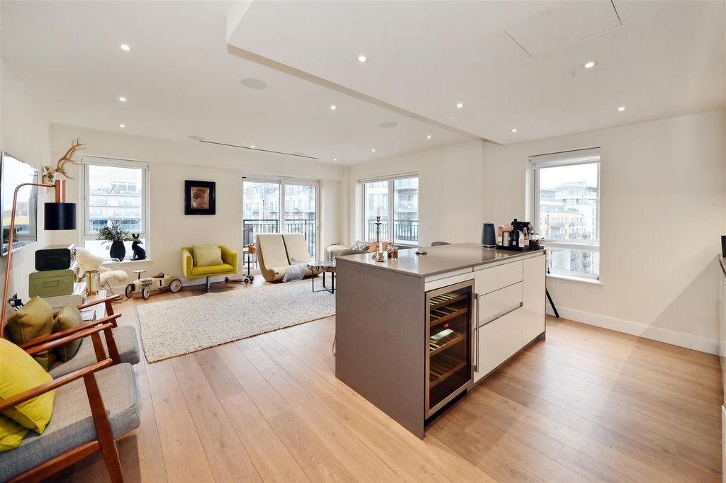 Property photo 1 of 15 79-Goldhawk-House (4).Jpg