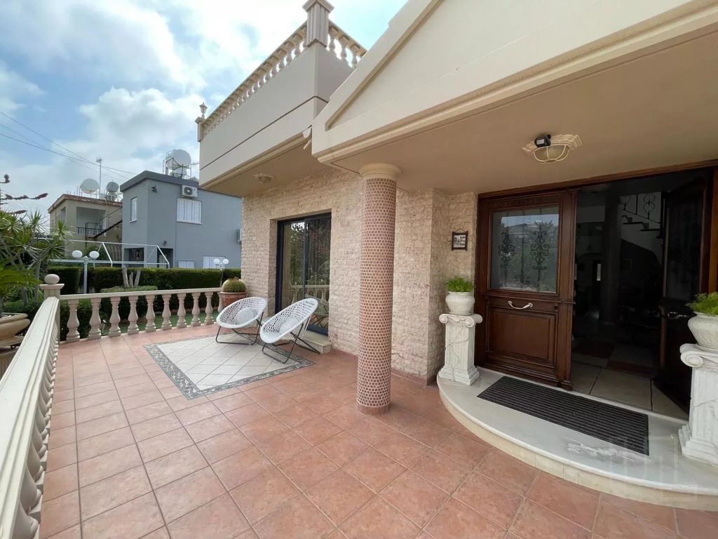 Property photo 2 of 13