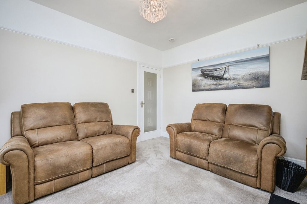 Property photo 2 of 20 Pbox-Img.Jpg