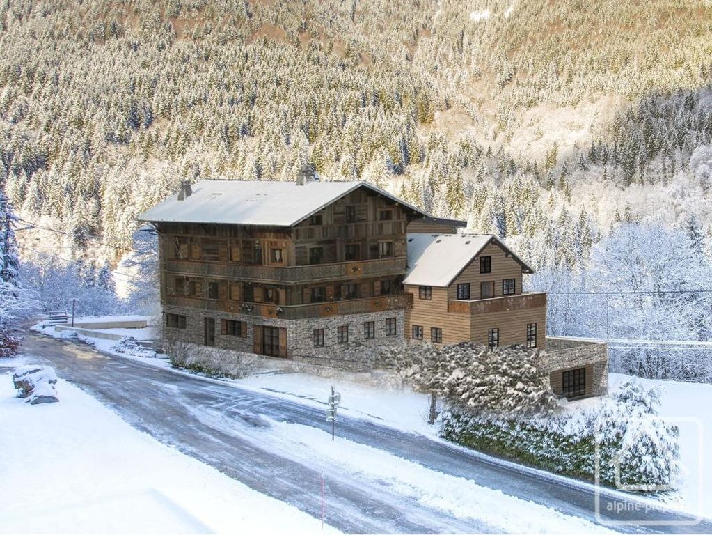 Property photo 1 of 36 A Brand-New High-Quality 4 Bedroom, 2 Bathroom Duplex Apartment With Parking And Cave.