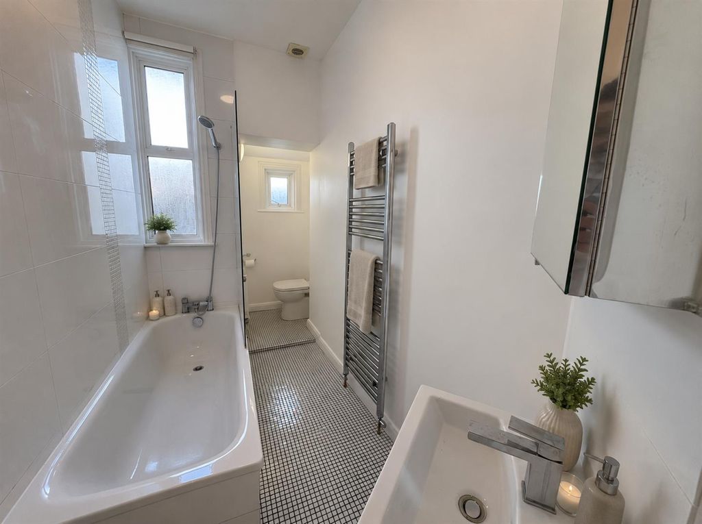 Property photo 1 of 11 Bathroom 1.Png