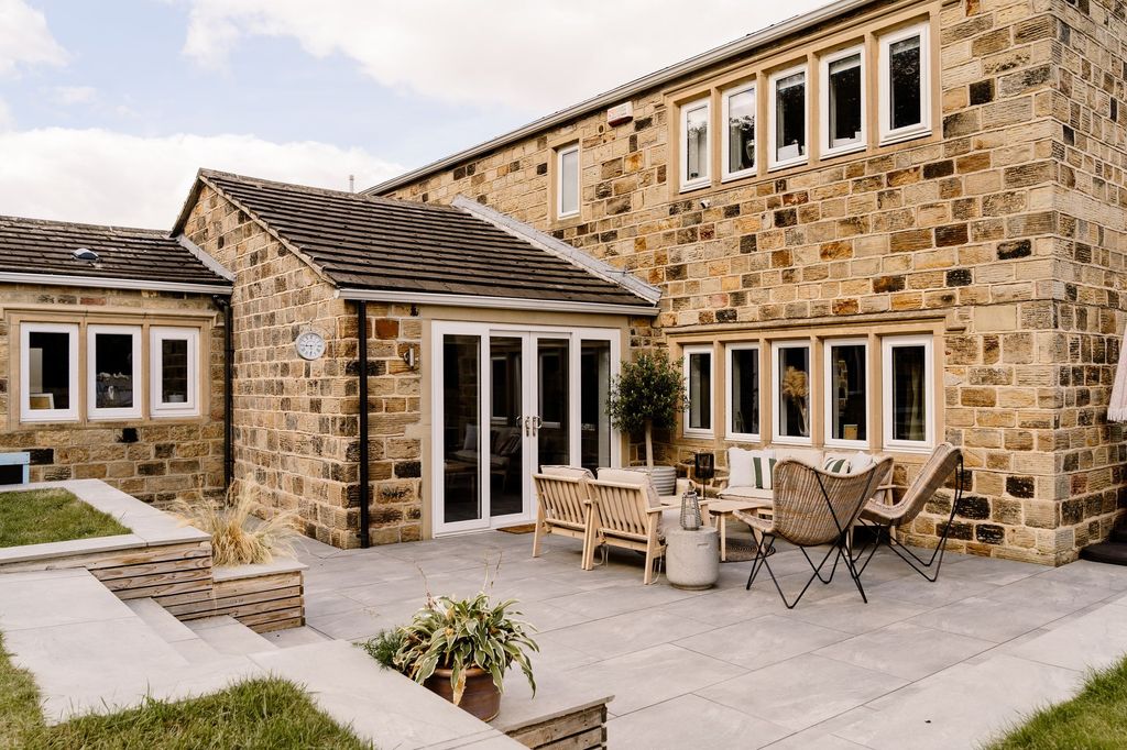 Property photo 1 of 53