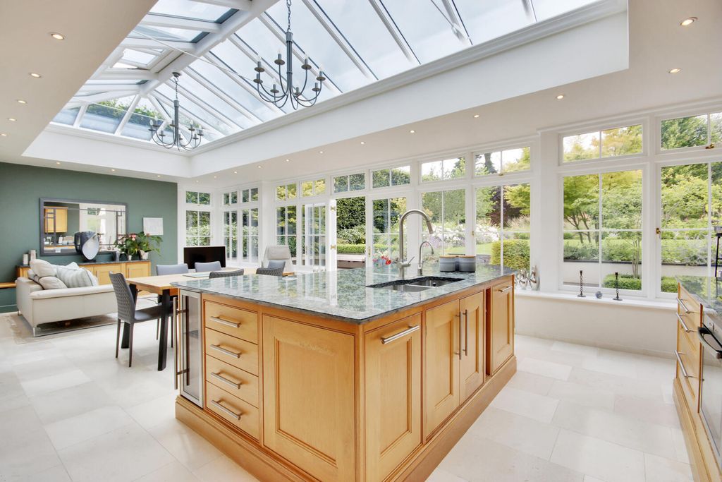 Property photo 2 of 39 Conservatory