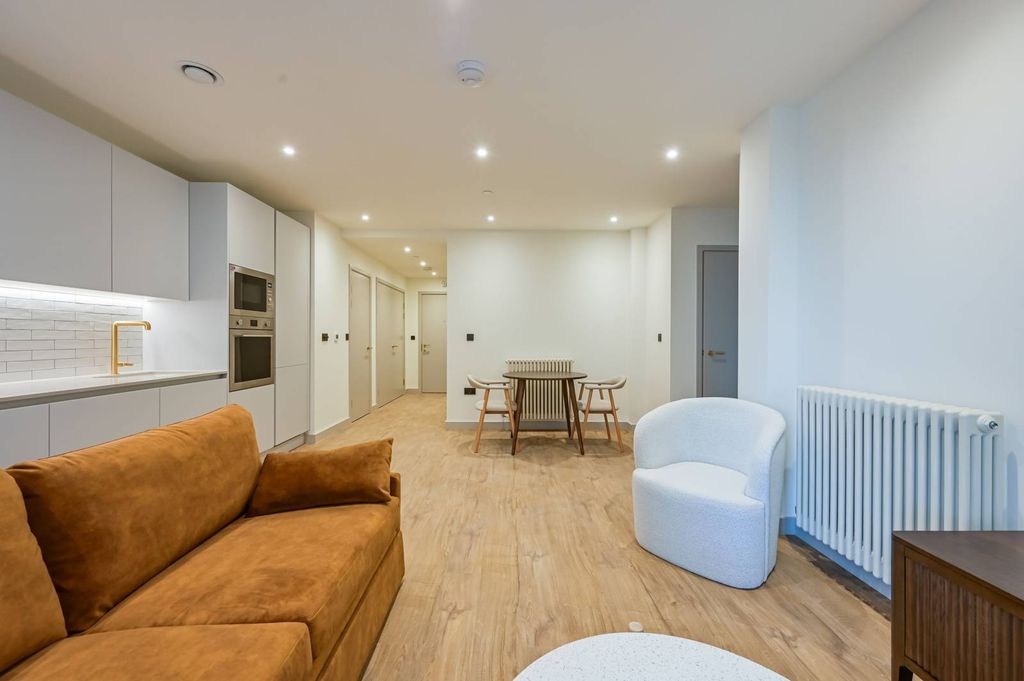 Property photo 3 of 33