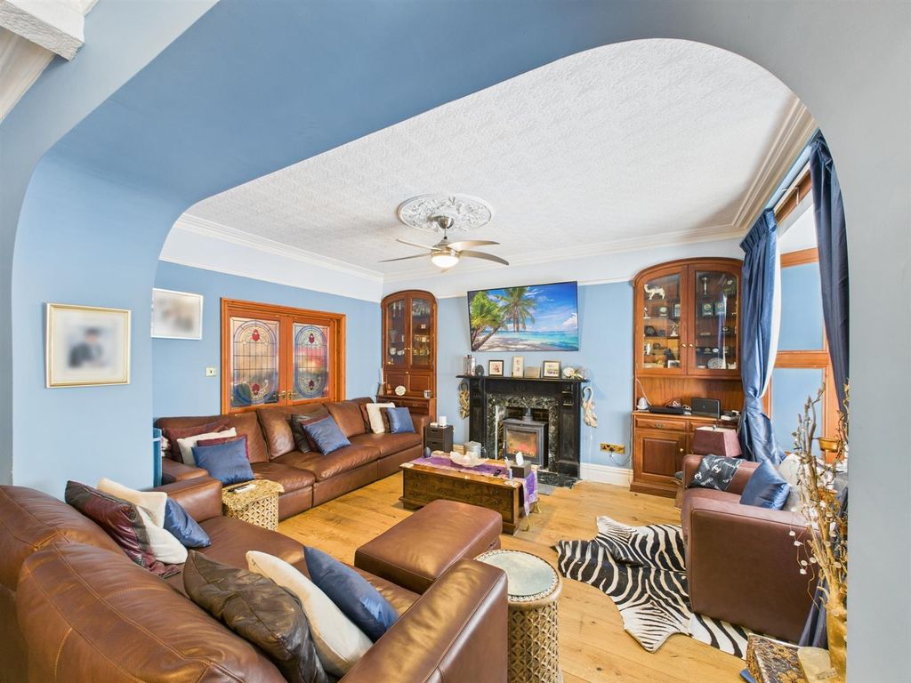 Property photo 2 of 32 Cam04045G0-Pr0035-Still022.Jpg