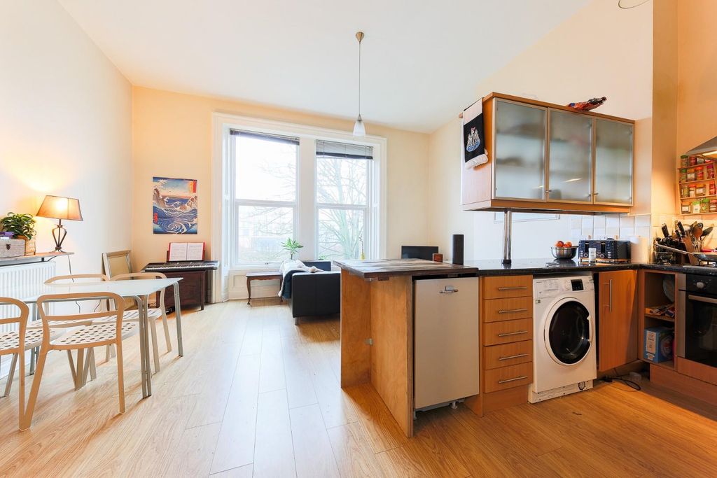 Property photo 2 of 10 Living Room &amp; Kitchen