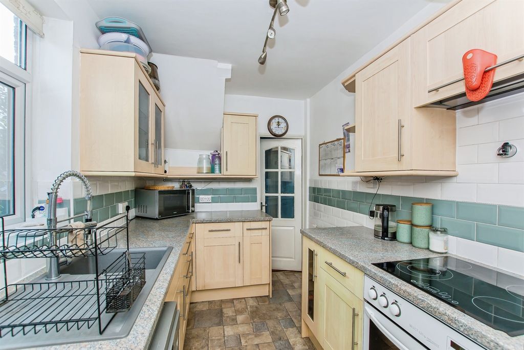 Property photo 2 of 17