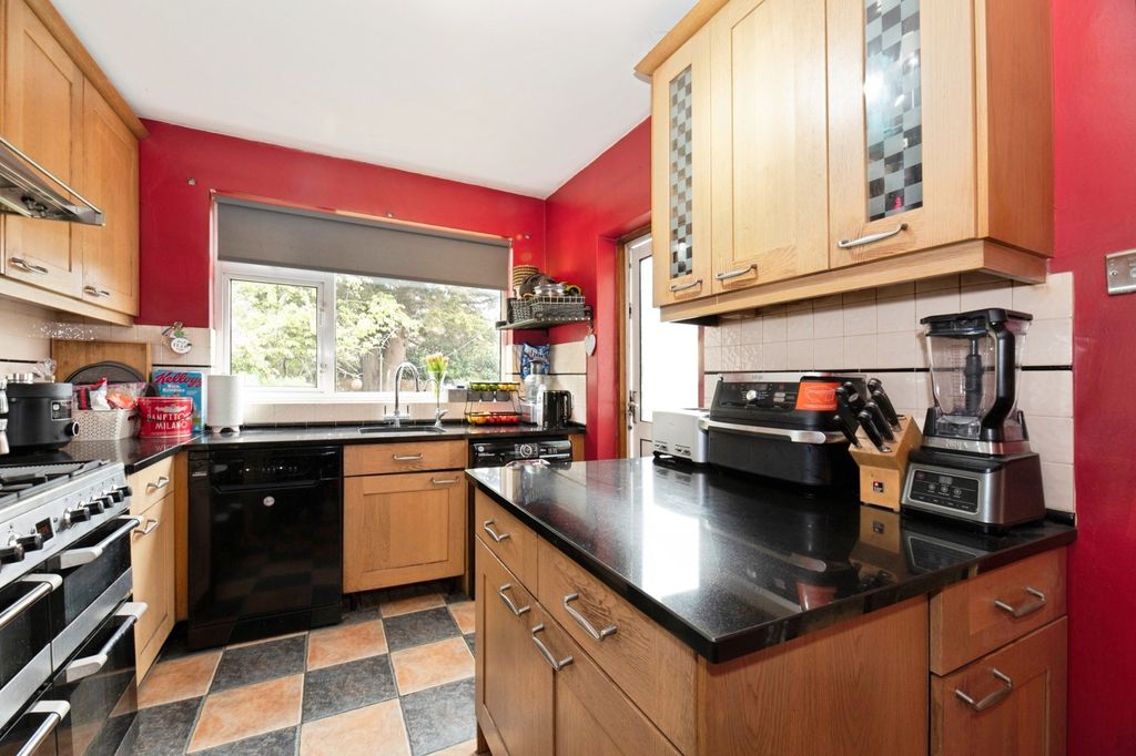 Property photo 3 of 16 Kitchen