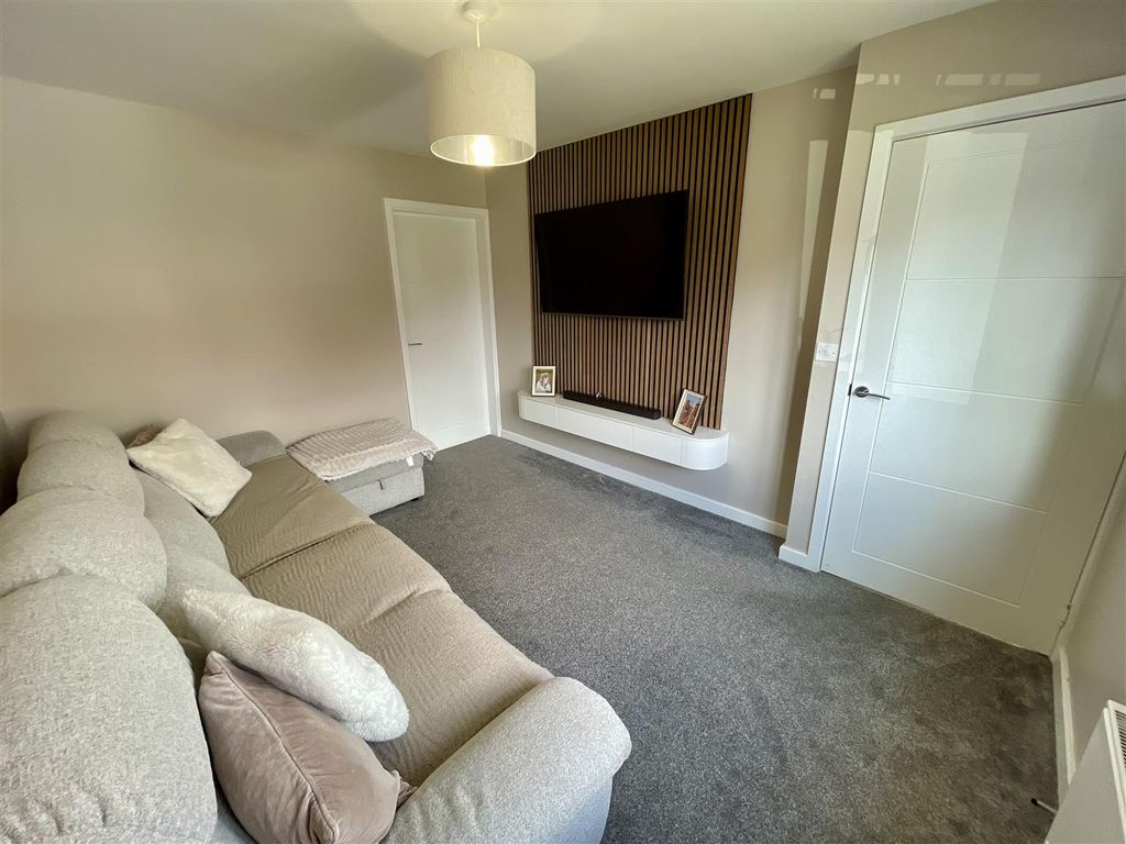 Property photo 2 of 14 Lounge
