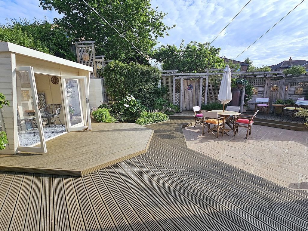Property photo 2 of 31