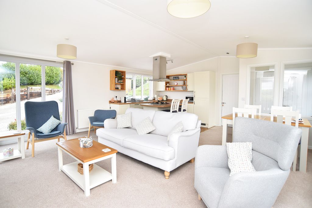 Property photo 2 of 21