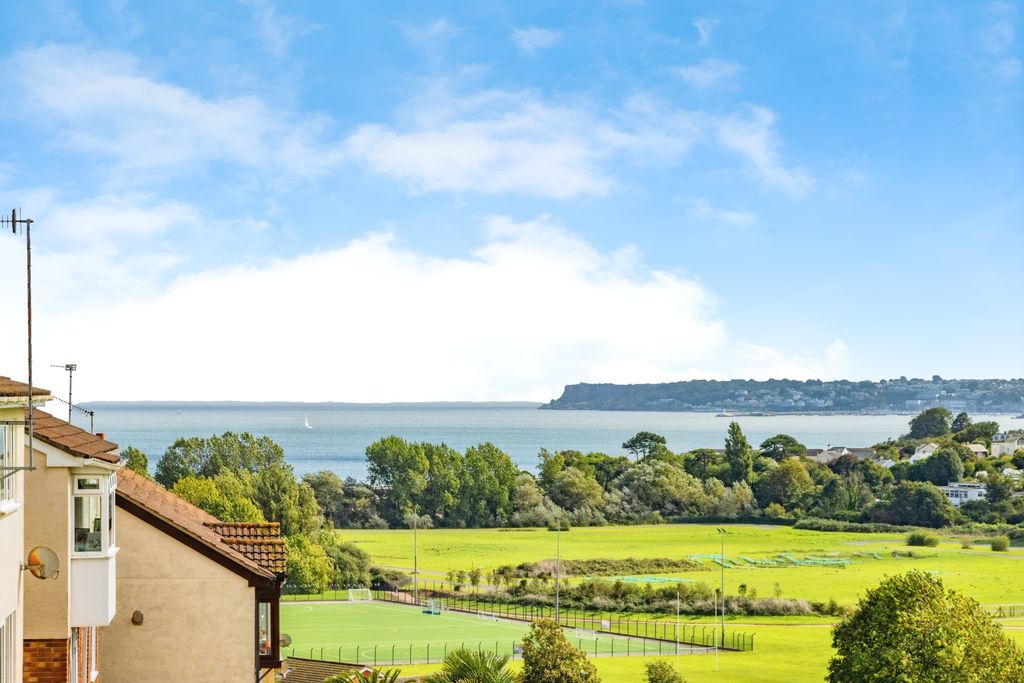 Property photo 3 of 30 Sea View