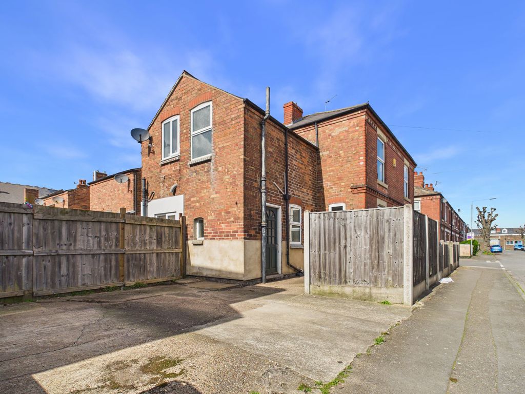 Property photo 3 of 14 External