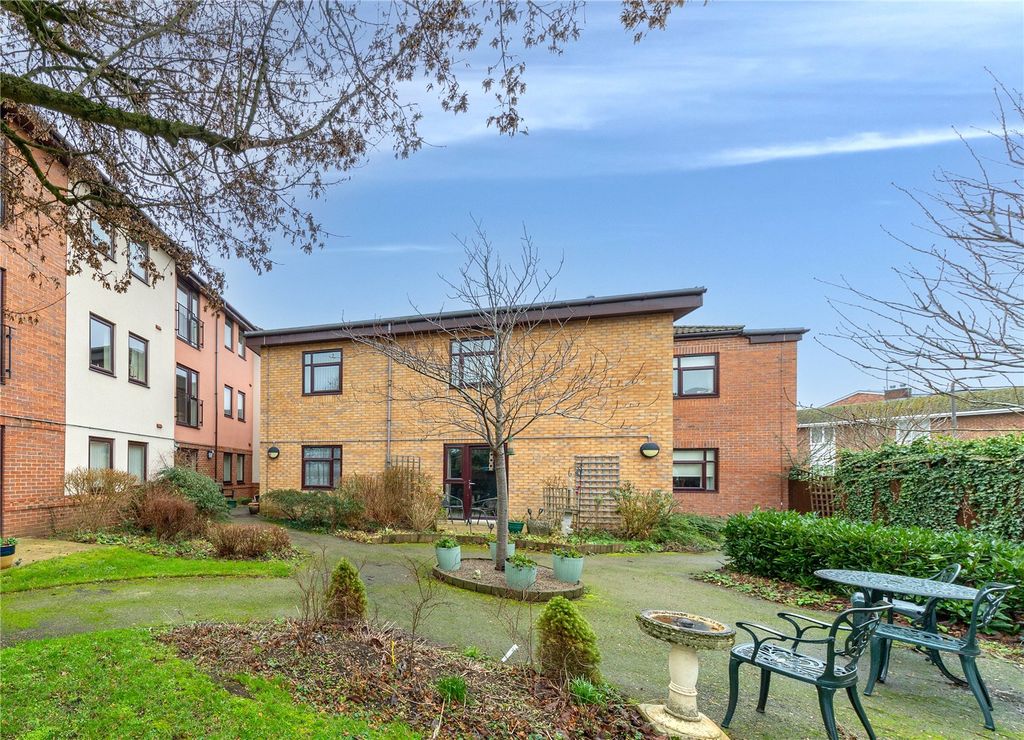 Property photo 1 of 12 Communal Gardens