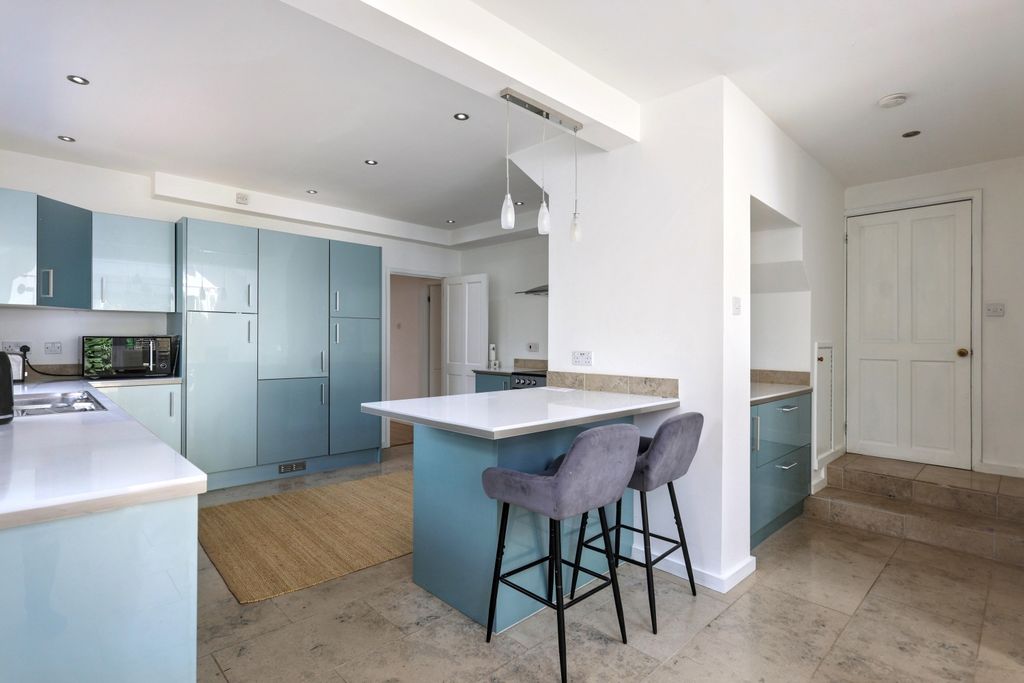 Property photo 2 of 31 Img_5453