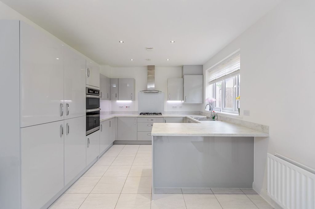 Property photo 3 of 25