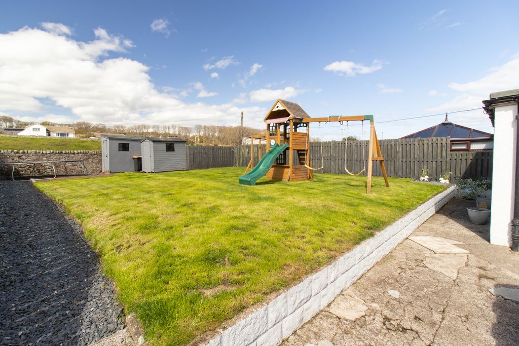 Property photo 2 of 34 Rear Garden