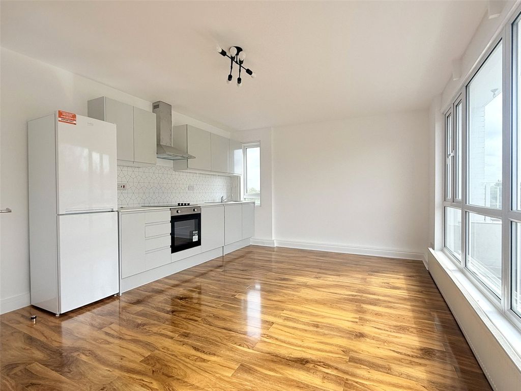 Property photo 3 of 14 Picture No. 02