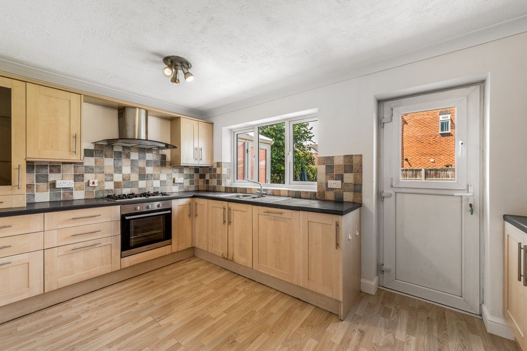 Property photo 2 of 30