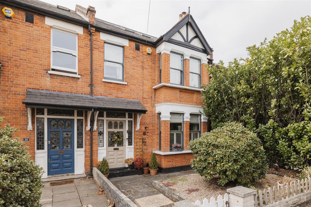 Property photo 1 of 57 Horn Lane, Ig8