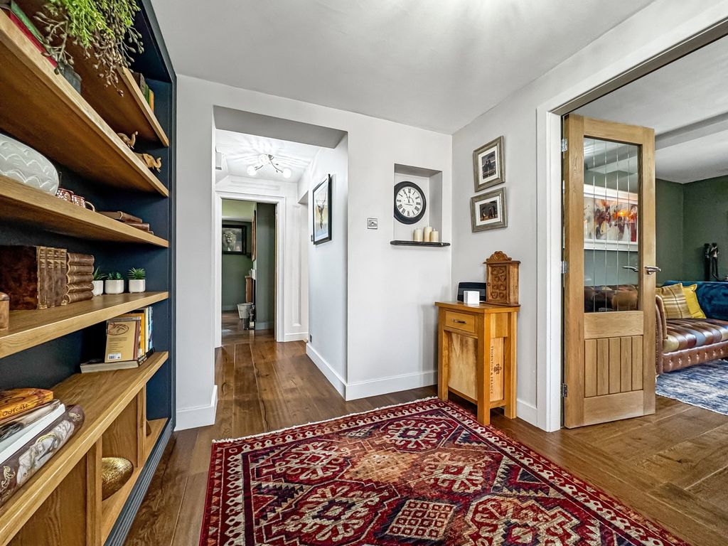 Property photo 2 of 40